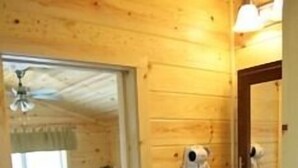 Deluxe Cabin (Cabana) | Bathroom | Combined shower/tub, free toiletries, hair dryer, towels - Toronto West KOA (Milton)