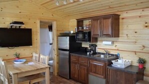Deluxe Cabin (Canyon) | Private kitchenette | Coffee/tea maker, microwave, cookware/dishes/utensils - Toronto West KOA (Milton)