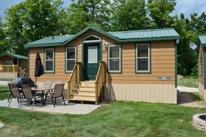 Cabaña Deluxe (Canyon) | Escritorio y tabla de planchar con plancha 