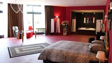 ロイヤル スイート ガーデンビュー | デスク、防音設備、ベビーベッド、WiFi (無料)