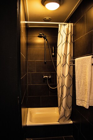 Economy Double Room, Shared Bathroom | Desk, soundproofing, cribs/infant beds, free WiFi - Hotel de Elderschans (Aardenburg)