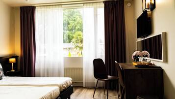 Comfort Double Room | Desk, soundproofing, cribs/infant beds, free WiFi