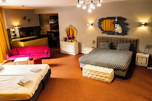 Junior Suite, Garden View | Desk, soundproofing, cribs/infant beds, free WiFi - Hotel de Elderschans (Aardenburg)