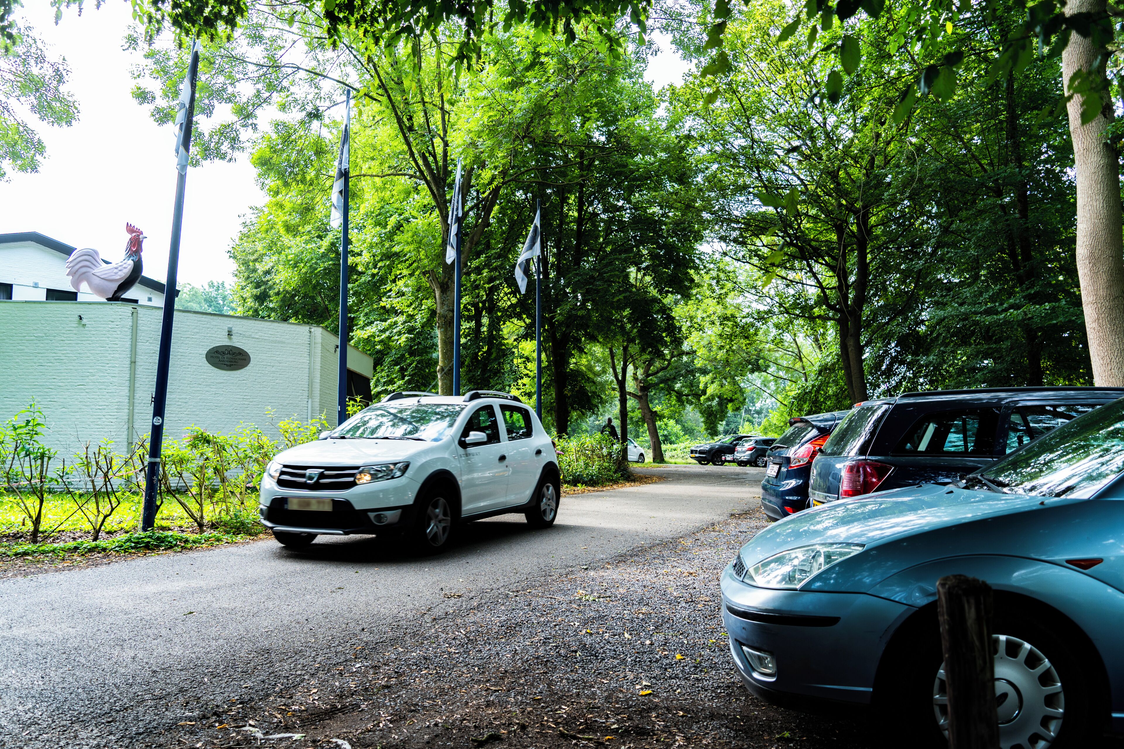 Parkeerplaatsen (voor EUR 8.95 per nacht)