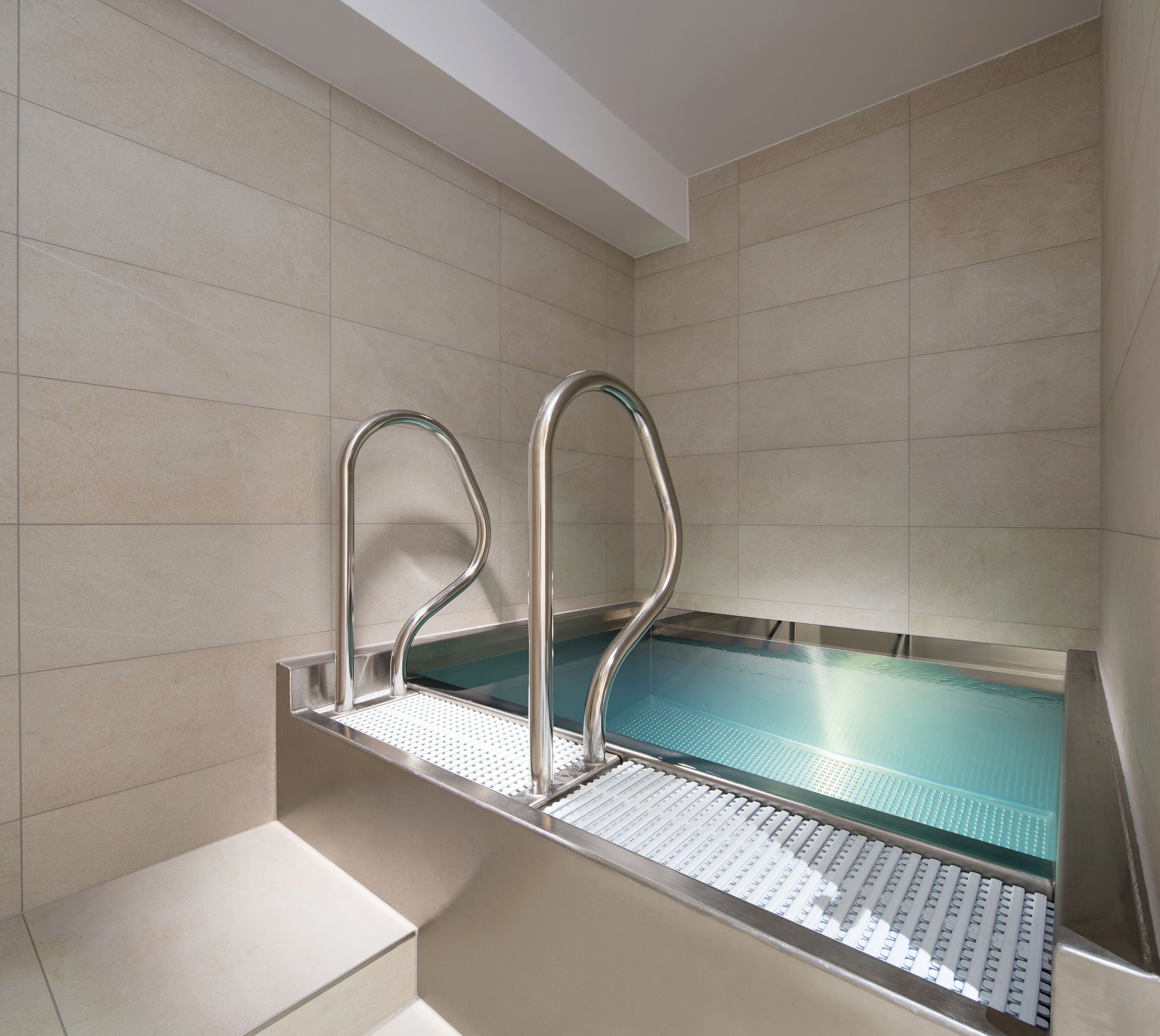 sauna, hot tub, steam room, body treatments, facials, massages