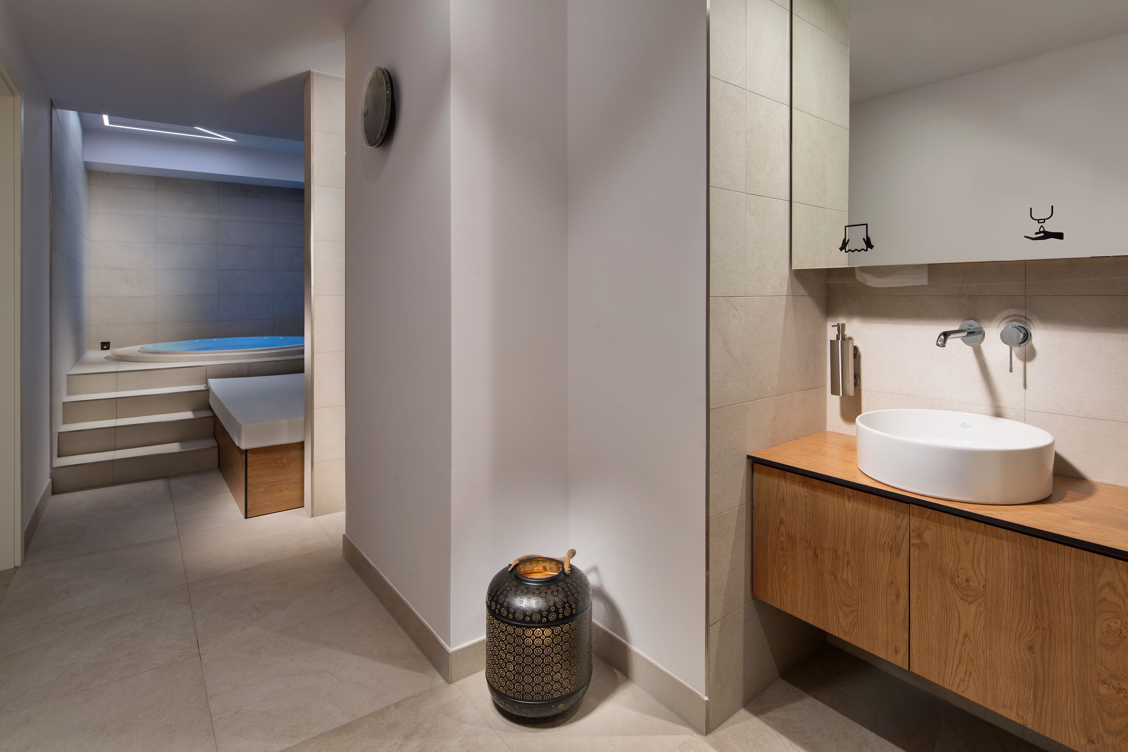 sauna, hot tub, steam room, body treatments, facials, massages