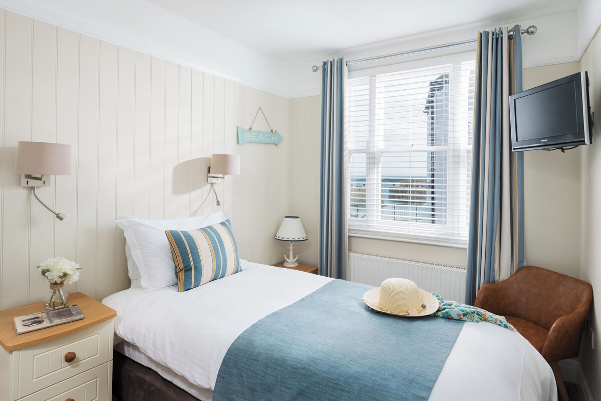 Chambre Simple Signature | Bureau, Wi-Fi gratuit, draps fournis