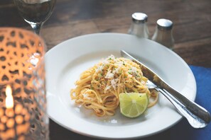 Lunch and dinner served, British cuisine