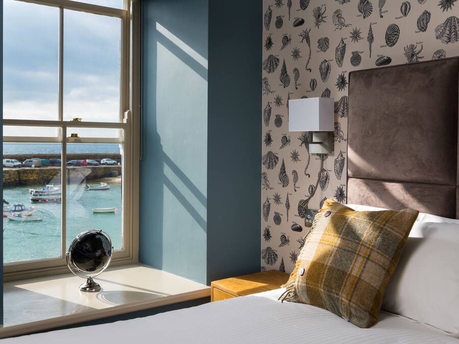 Signature Double Room | Desk, free WiFi, bed sheets