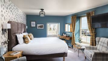 Signature Double Room | Desk, free WiFi, bed sheets