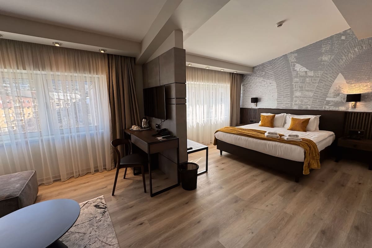 junior suite, 1 bedroom | 1 bedroom, minibar, in-room safe, desk