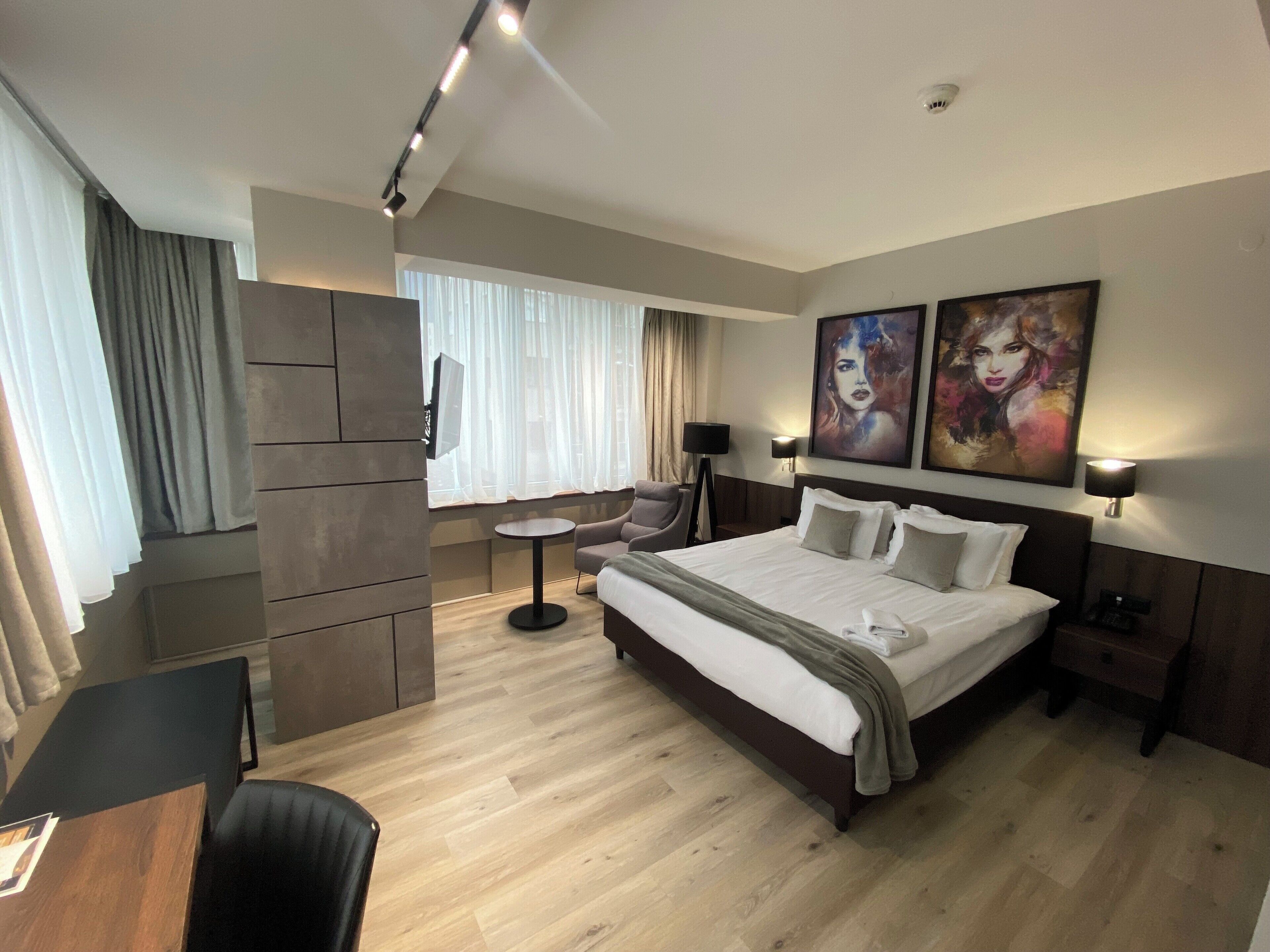 ダブルルーム キングベッド 1 台 | ミニバー、セーフティボックス (室内)、デスク、防音設備