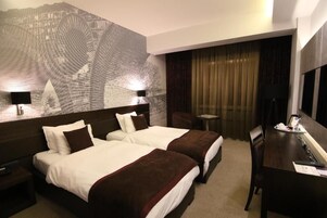 Twin Room | Minibar, in-room safe, desk, soundproofing