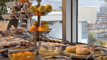 Sudah termasuk sarapan prasmanan setiap hari