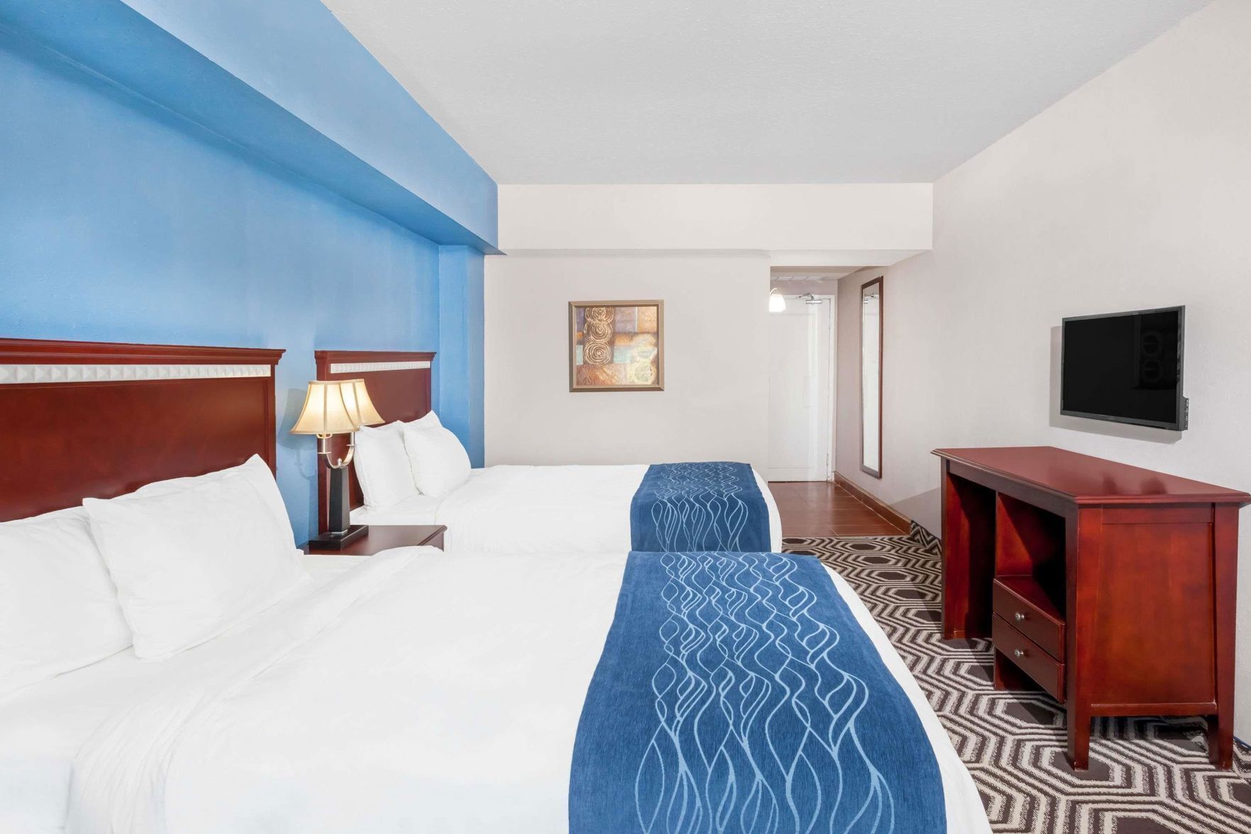 Schreibtisch, laptopgeeigneter Arbeitsplatz, kostenlose Babybetten