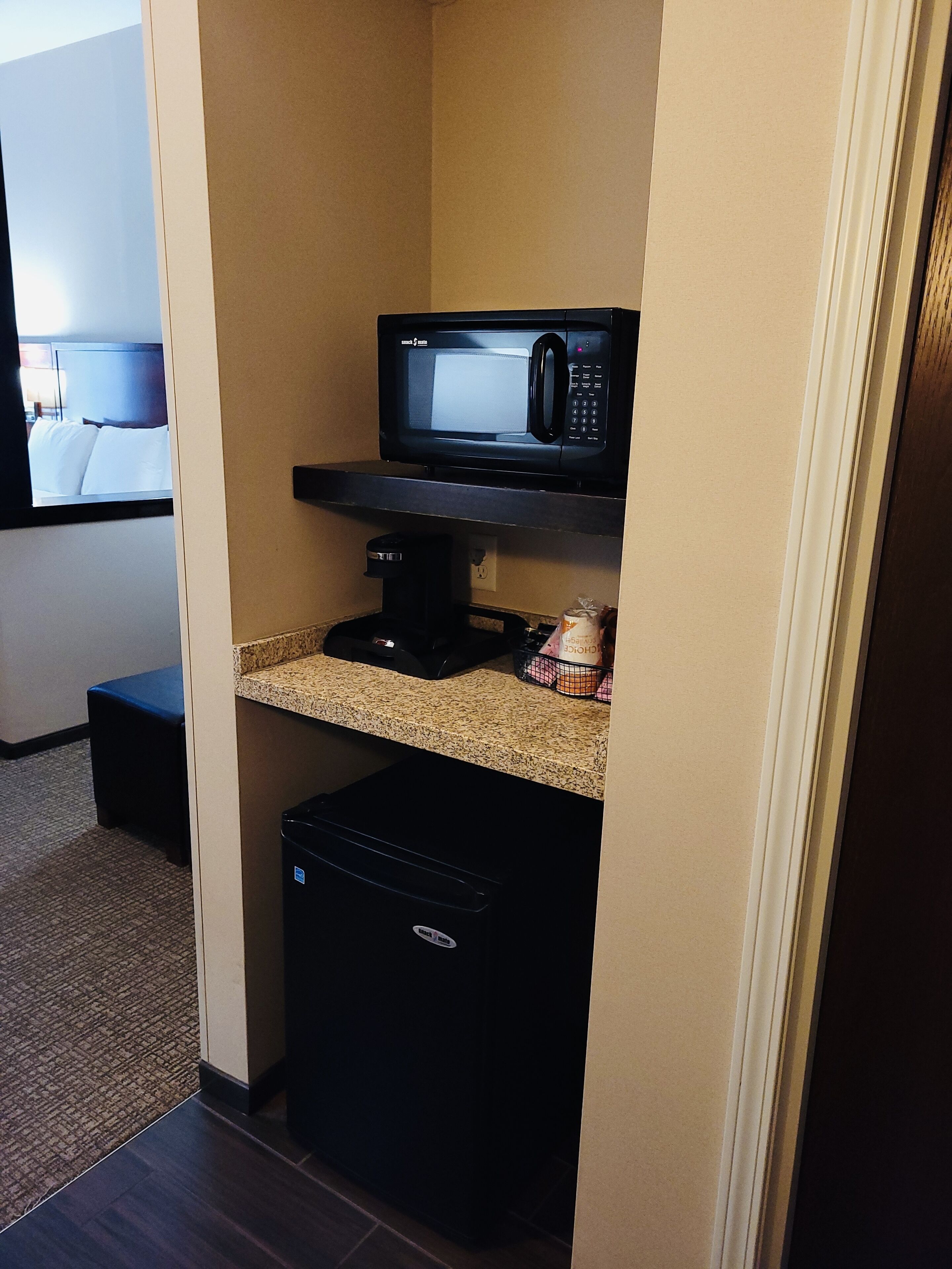 2 double beds with sofa bed, non smoking | desk, iron/ironing board, free wifi, bed sheets