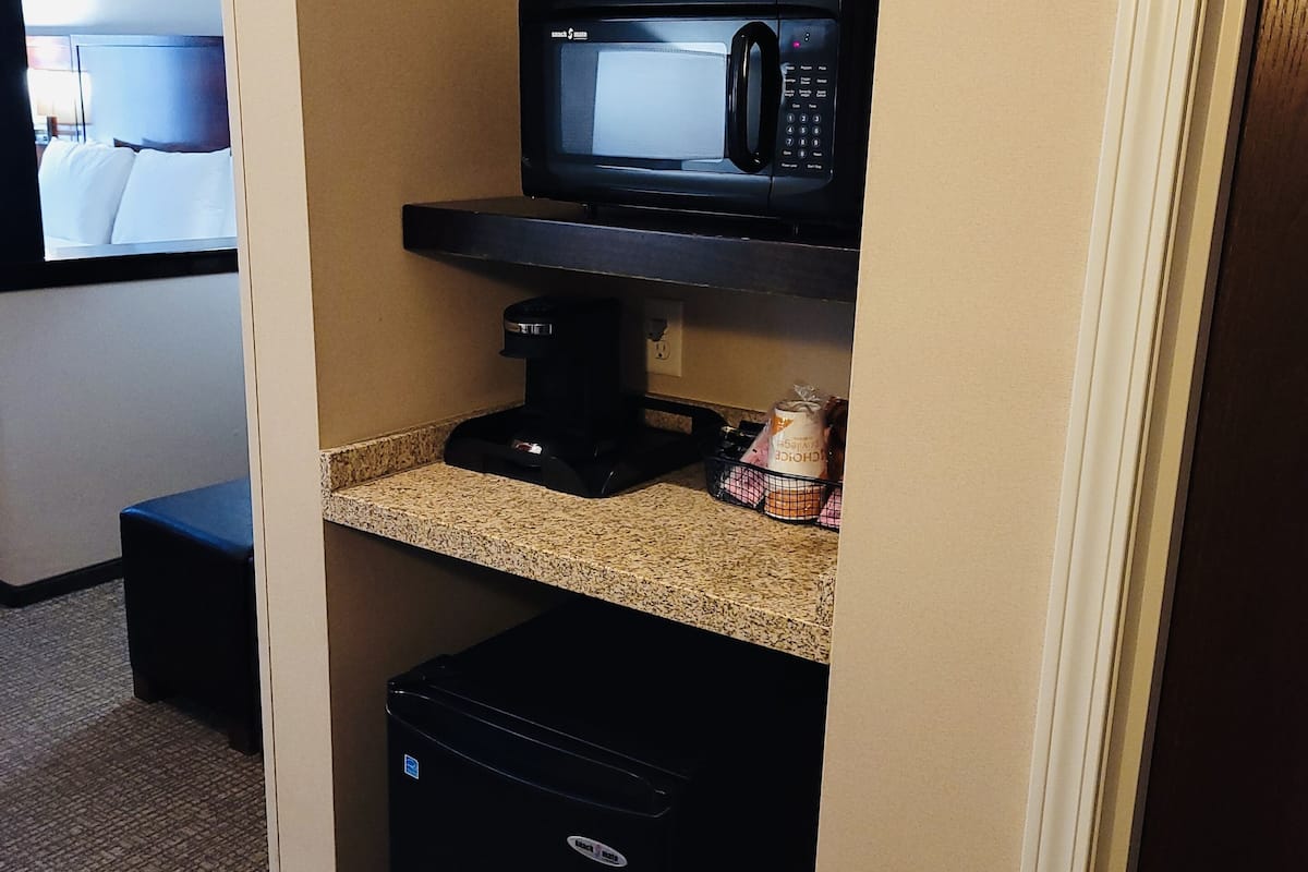 2 double beds with sofa bed, non smoking | desk, iron/ironing board, free wifi, bed sheets