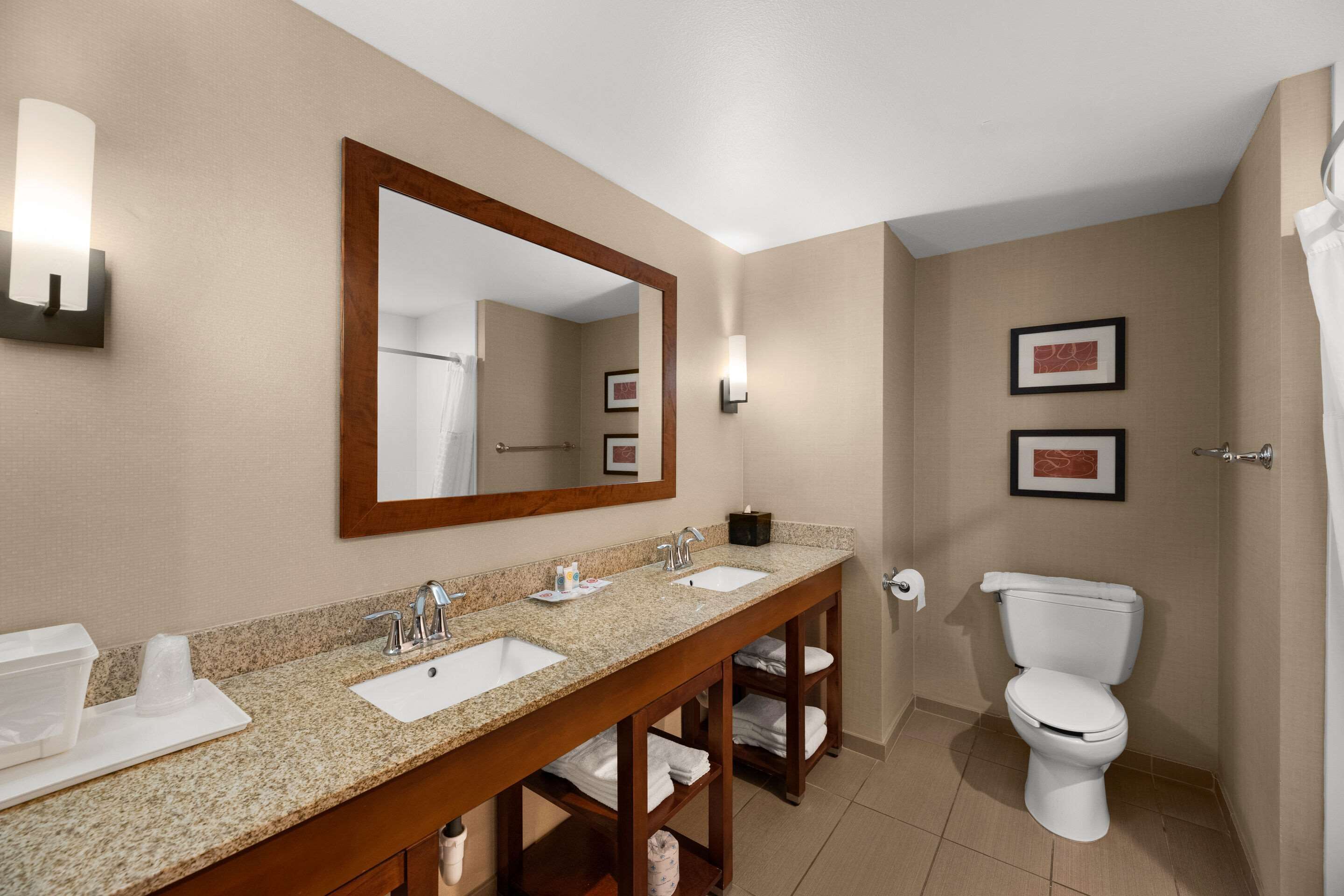 2 queen beds and 1 double sofa bed, non smoking | desk, iron/ironing board, free wifi, bed sheets