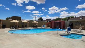 Piscina externa sazonal