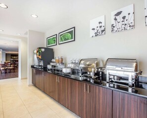 Free daily buffet breakfast  - Sleep Inn Cartersville - Emerson Lake Point (Cartersville)
