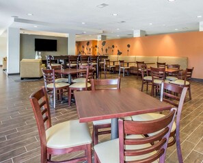 Free daily buffet breakfast  - Sleep Inn Cartersville - Emerson Lake Point (Cartersville)