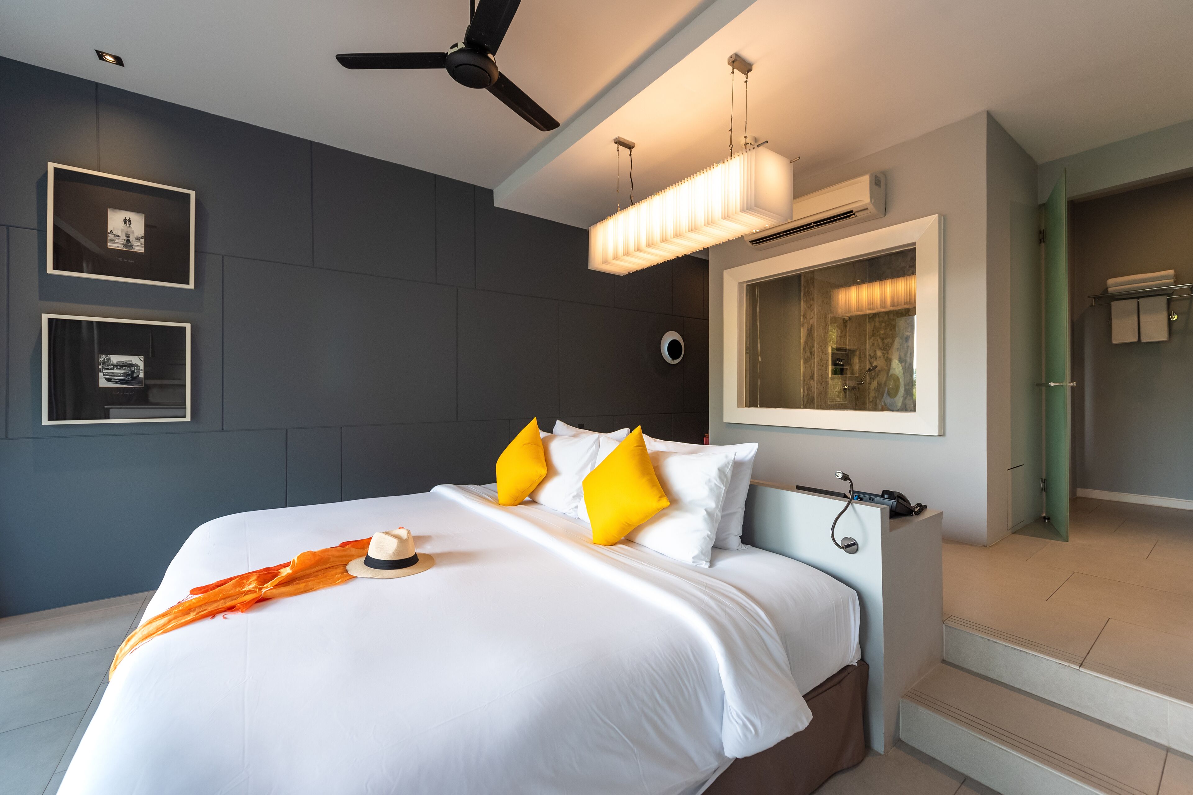 Minibar, coffres-forts dans les chambres, rideaux occultants