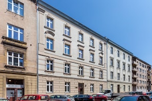 Apartment, 3 Bedrooms (Staszica 7 Street) | Premium bedding, individually decorated, individually furnished, desk - FriendHouse Apartments (Kraków)