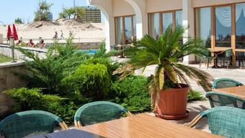 Der serveres frokost, aftensmad og internationale retter