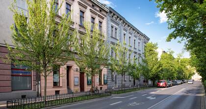 FriendHouse Apartments – Old City