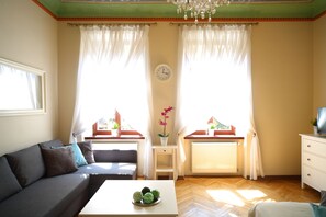 Appartement Design, cuisine | Aire de séjour | Téléviseur à écran plat
