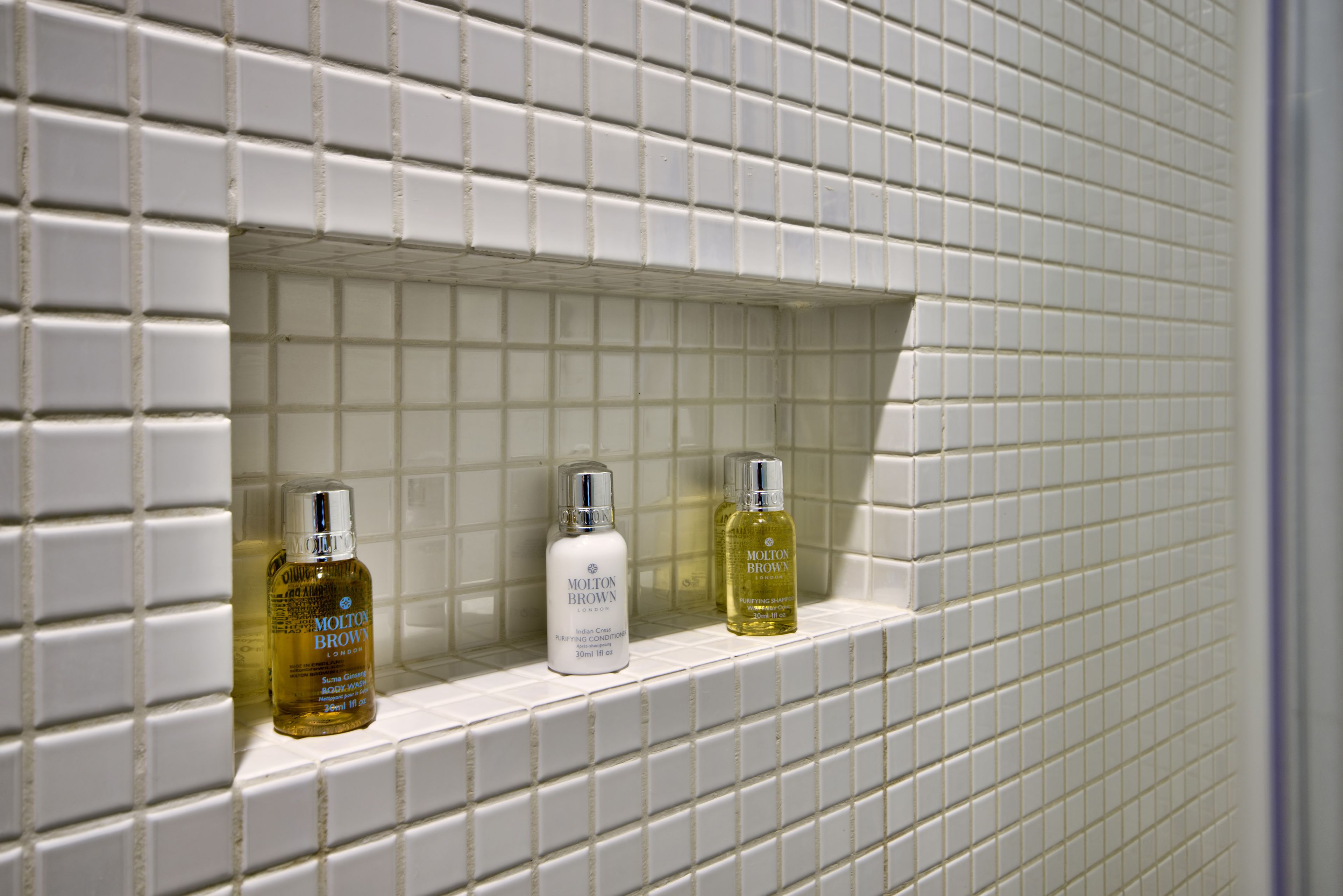 deluxe double room | bathroom | free toiletries, hair dryer, bathrobes, slippers