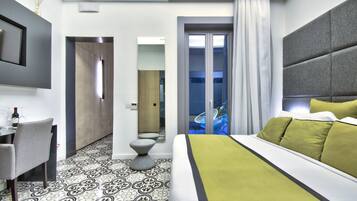 Deluxe Double Room (Ground Floor With Patio) | Courtyard view