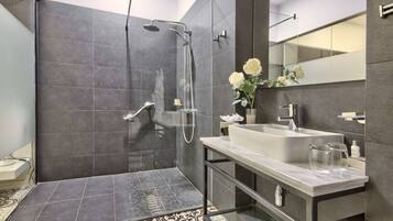 Deluxe Double Room (Ground Floor With Patio) | Bathroom