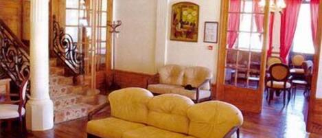 Coin salon dans le hall