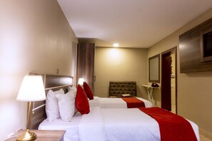 华丽双床房 | 高档床上用品、迷你吧、办公桌、笔记本电脑工作区