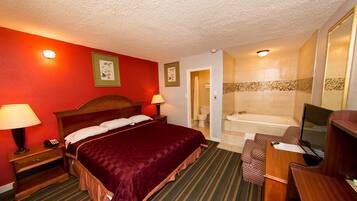 Suite, 1 kingsize bed, bubbelbad | Een bureau, verduisterende gordijnen, een strijkplank/strijkijzer