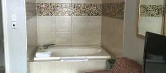 Scottish Inn and Suites