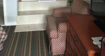 Scottish Inn and Suites