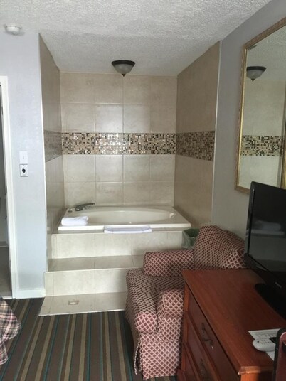 Scottish Inn and Suites