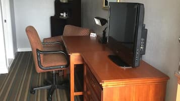 書桌、遮光布/窗簾、熨斗/熨衣板、折疊床/加床