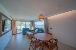 Minibar, skrivebord, blendingsgardiner og lydisolert