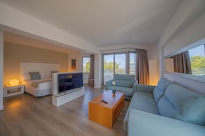 Minibar, escritorio, cortinas blackout y sistema de insonorización 