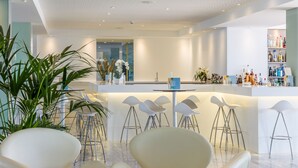 2 bars/lounges, 3 poolside bars - Playa Esperanza Resort (Muro)