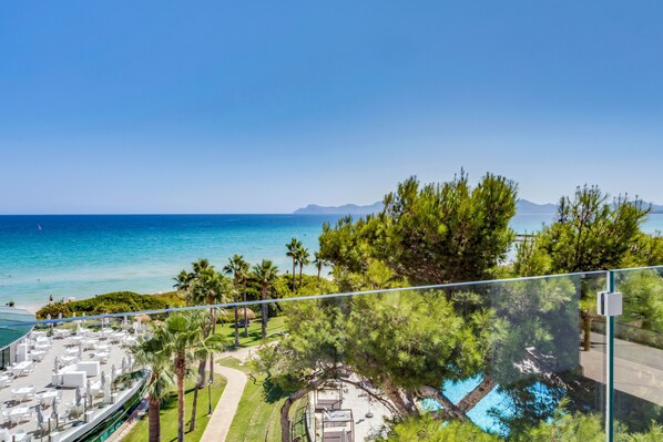 Minibar, desk, blackout drapes, soundproofing