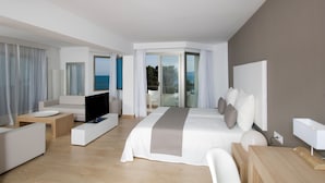 Minibar, desk, blackout drapes, soundproofing - Playa Esperanza Resort (Muro)