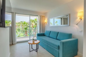 Minibar, desk, blackout drapes, soundproofing