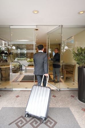 Front of property - Los Tallanes Hotel & Suites (Lima)