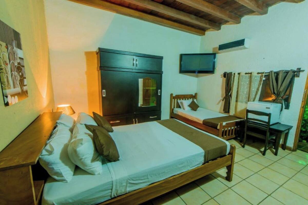 In-room safe, WiFi (free), bed sheets