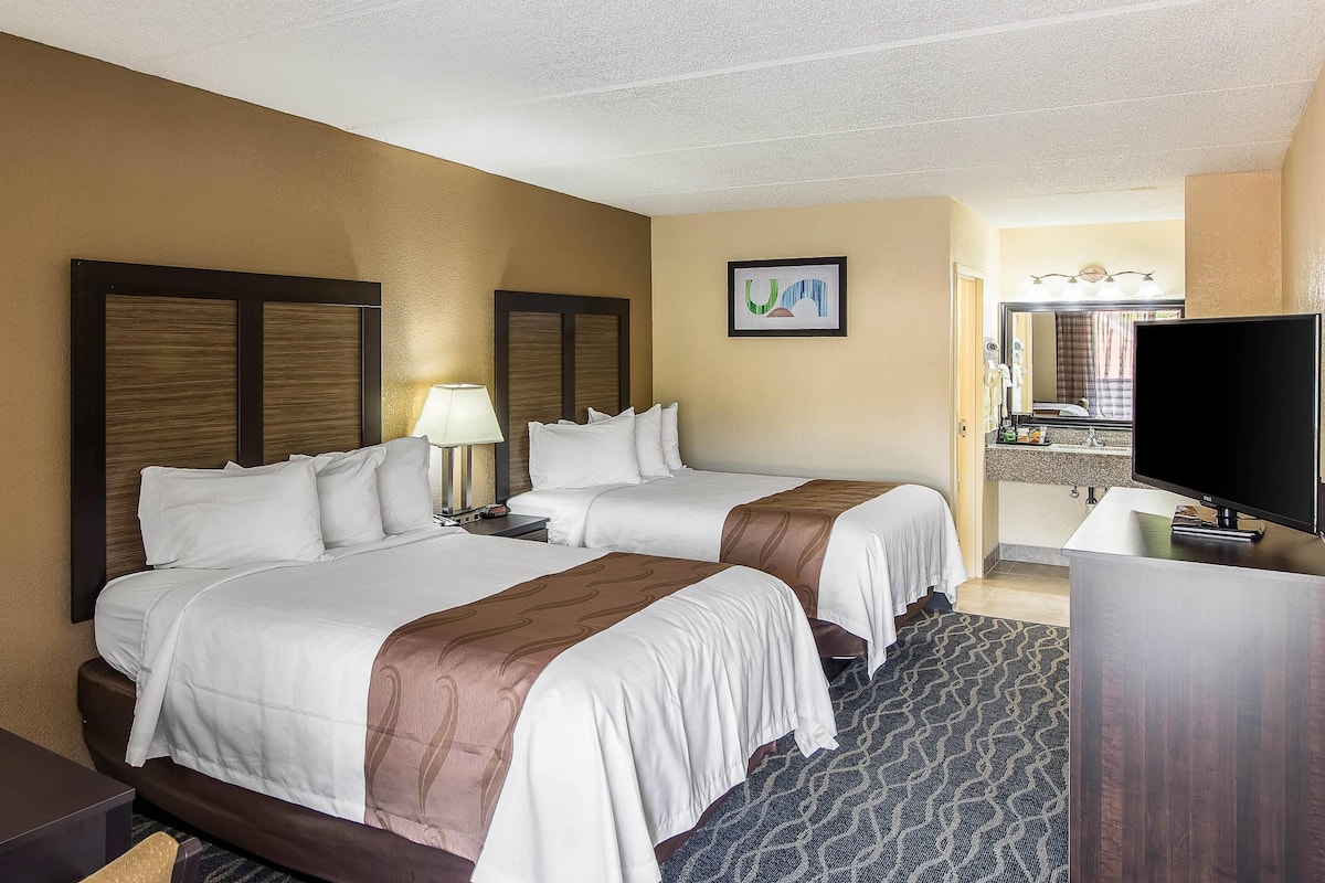 Standard Room, 2 Double Beds, Non Smoking | Desk, soundproofing, iron/ironing board, free WiFi