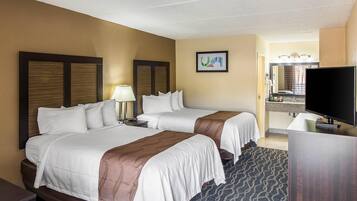 Escritorio, sistema de insonorización y tabla de planchar con plancha